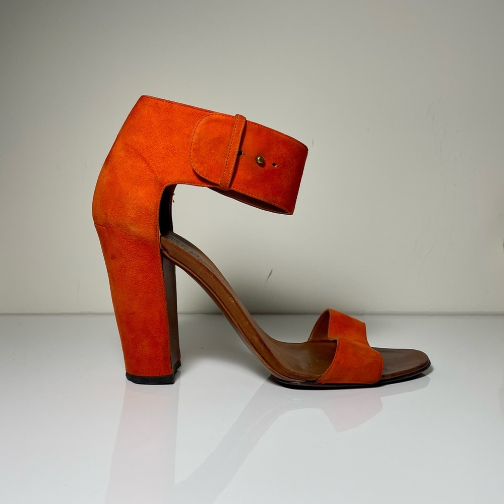 Michel Vivien Chausseur Paris orange suede sandals